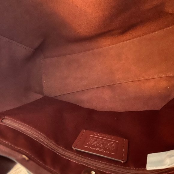 COACH Large Derby Lather Tote in Saddle Leather - Picture 7 of 7